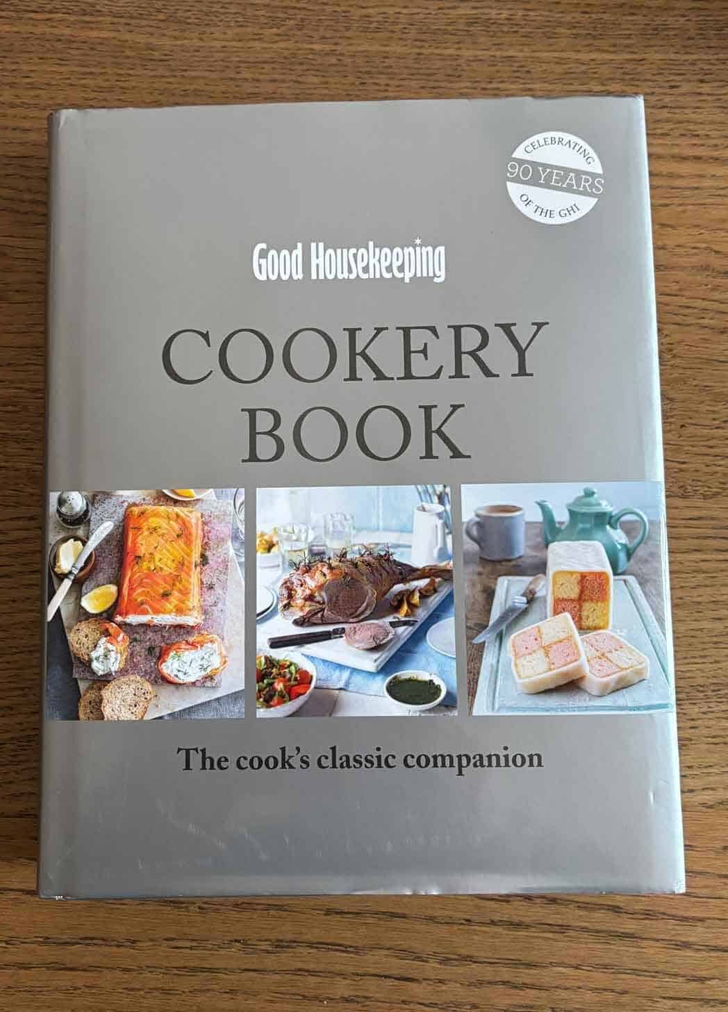 Book cover of Good Housekeeping cookery book.